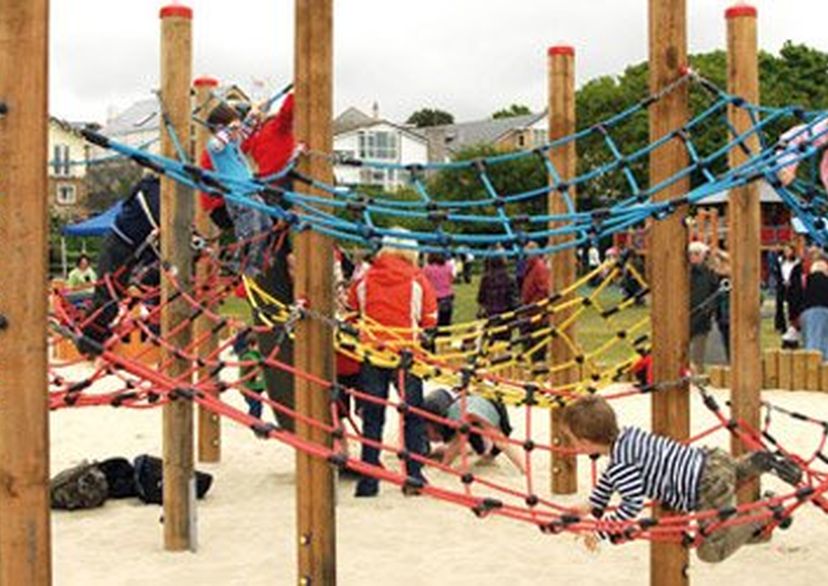 Kindercircus, Eikenhouten palen 2