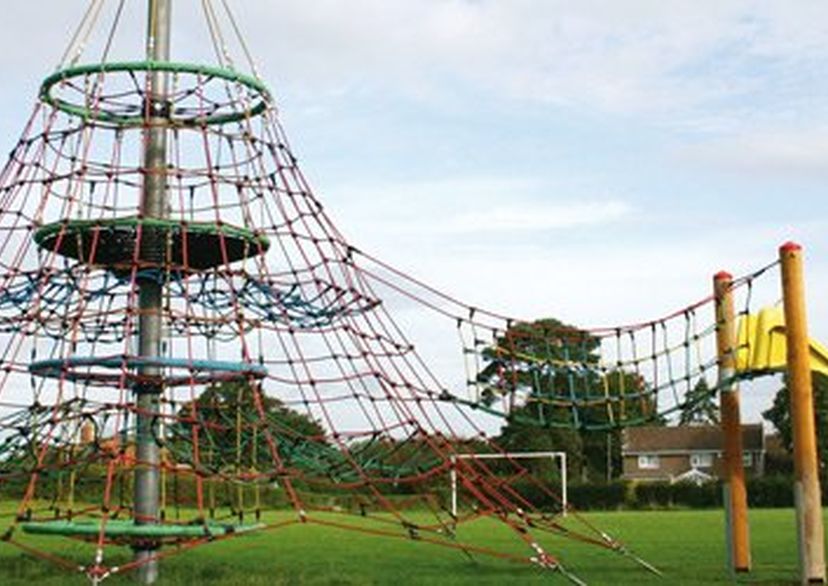 Klimnet piramide Dino 1 3