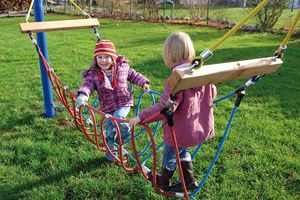 Schlaufenbrücke "Fun-Parcours” voor robiniahouten palen