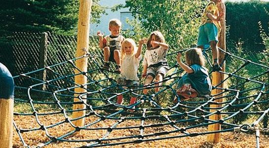 Spinneweb „Steindorf“ met stalen palen