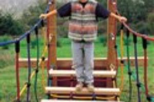 Netbrug met houten sporten, per meter