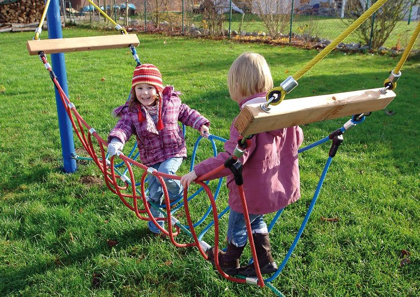Schlaufenbrücke "Fun-Parcours” voor robiniahouten palen