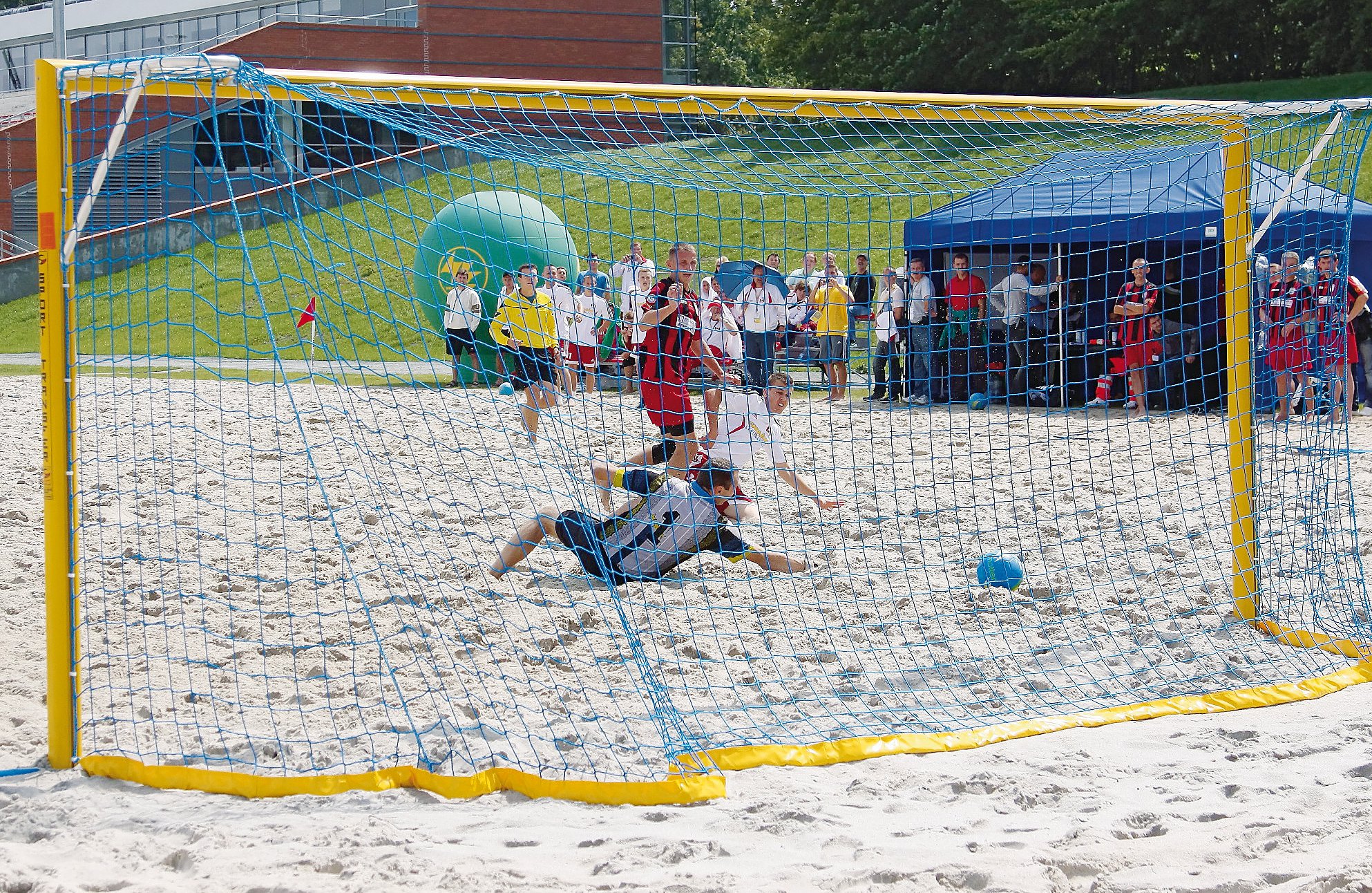 beachsoccer-ist-f-r-kleine-und-erst-recht-f-r-m-nner-beachsoccer-cup